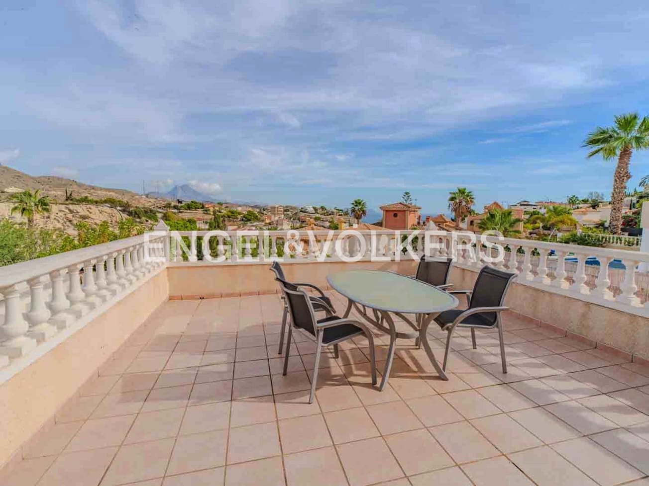 3 camera da letto Villa in vendita in El Campello con piscina garage - 569.000 € (Rif: 9383736)