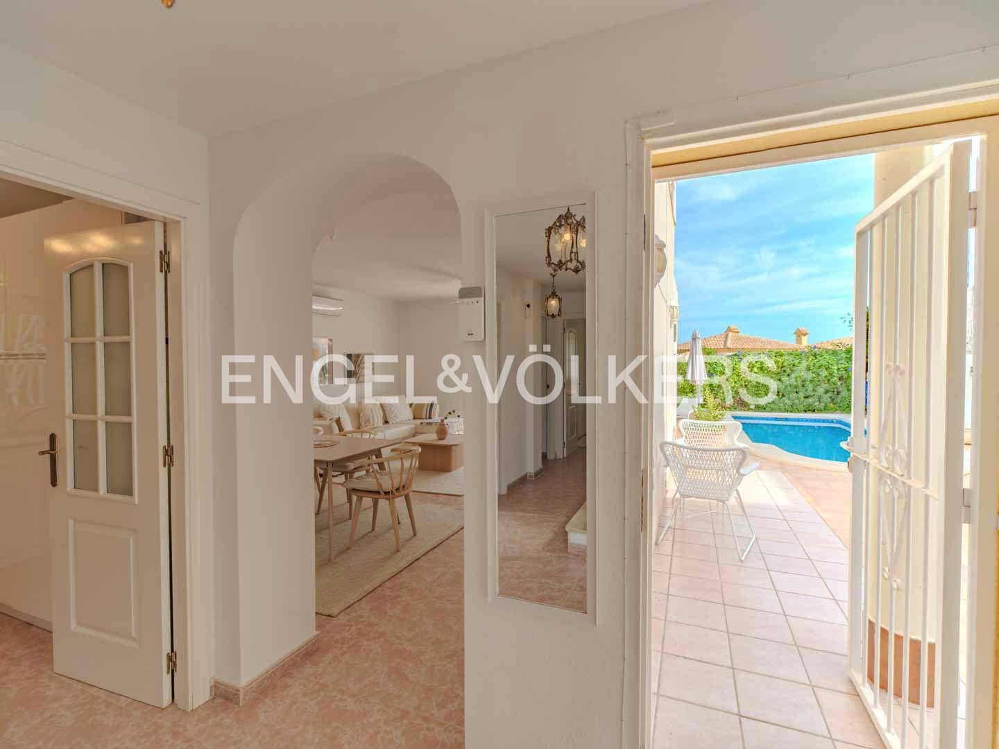 3 camera da letto Villa in vendita in El Campello con piscina garage - 569.000 € (Rif: 9383736)
