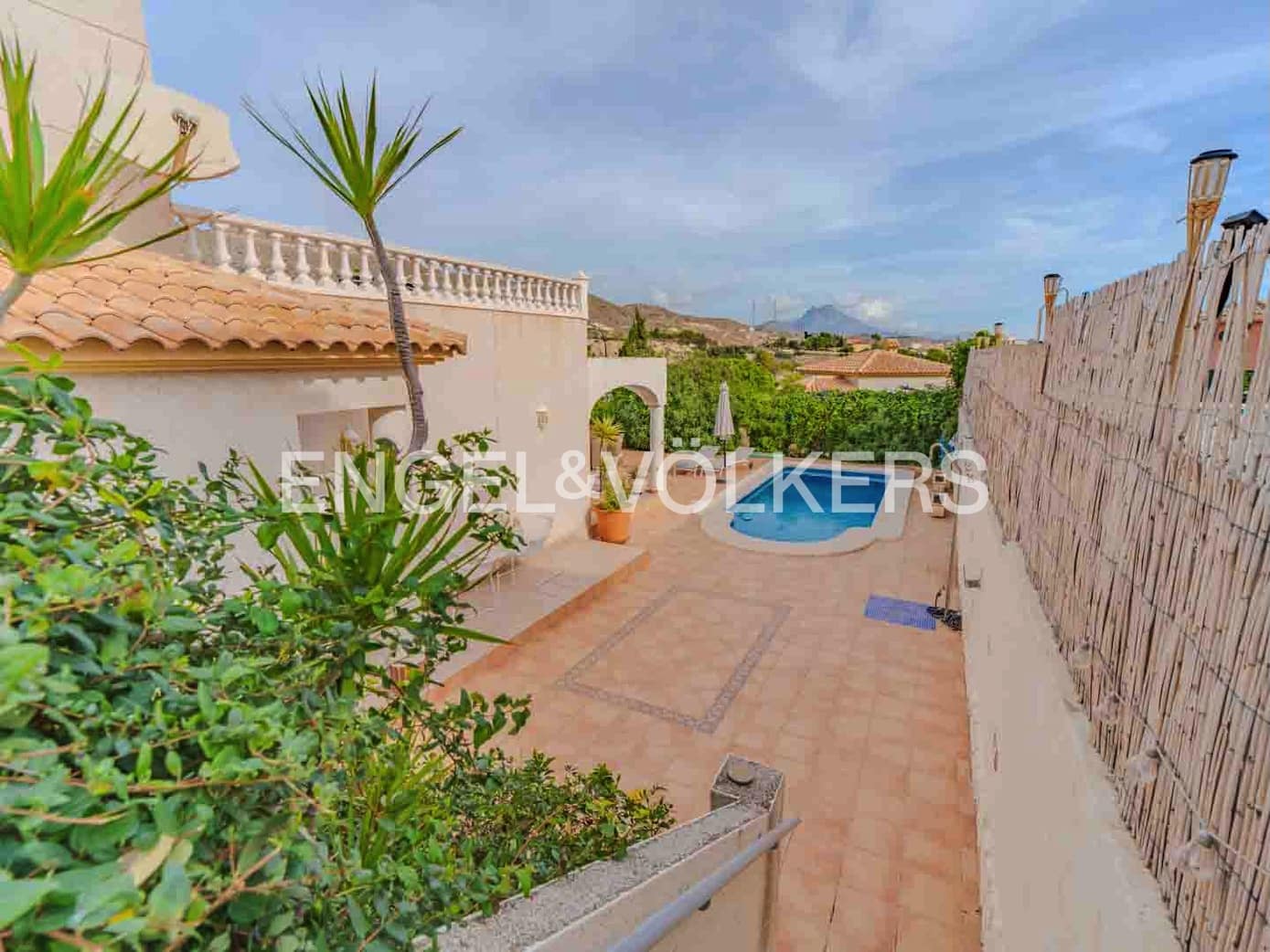 3 camera da letto Villa in vendita in El Campello con piscina garage - 569.000 € (Rif: 9383736)