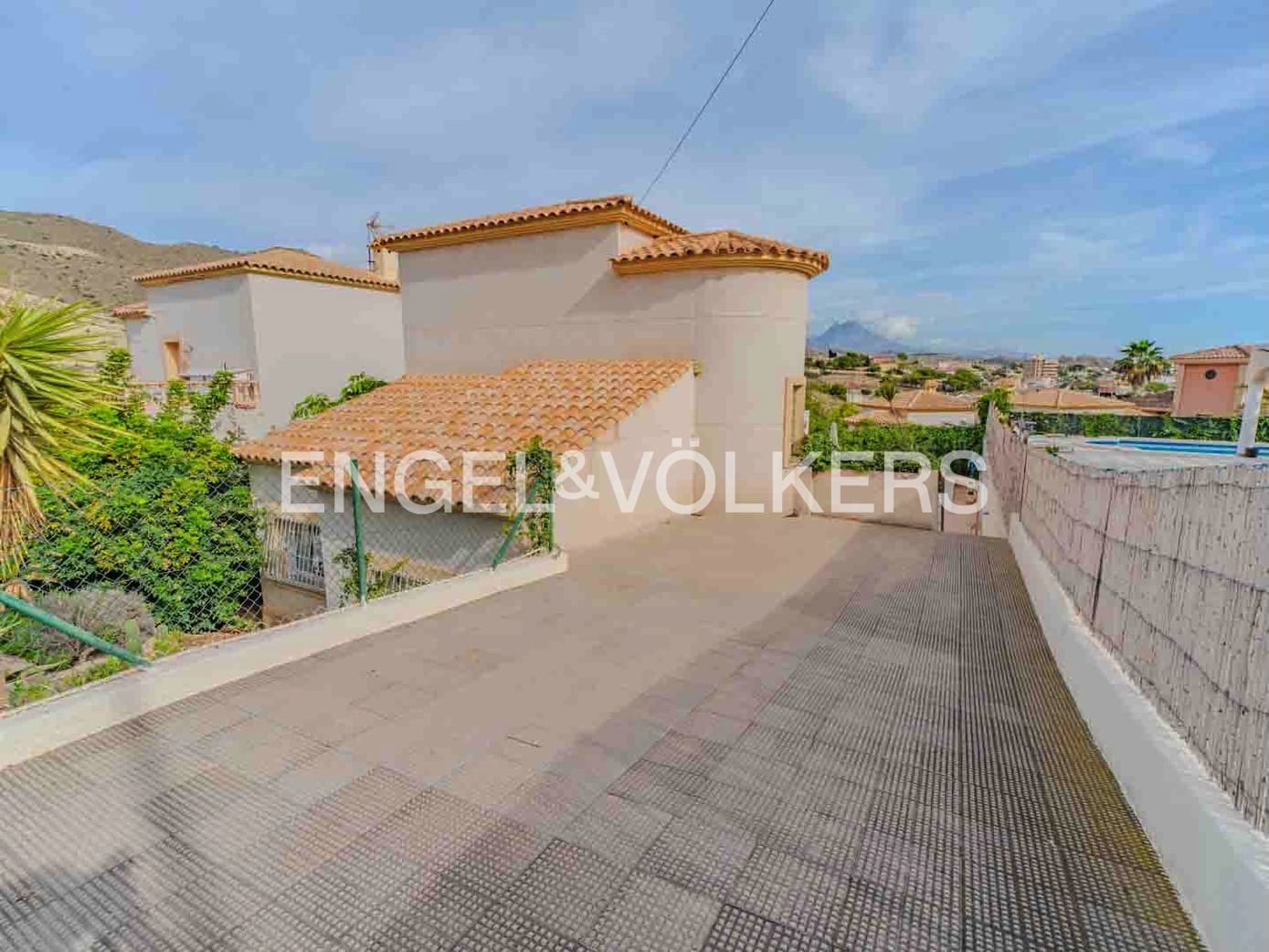 3 camera da letto Villa in vendita in El Campello con piscina garage - 569.000 € (Rif: 9383736)