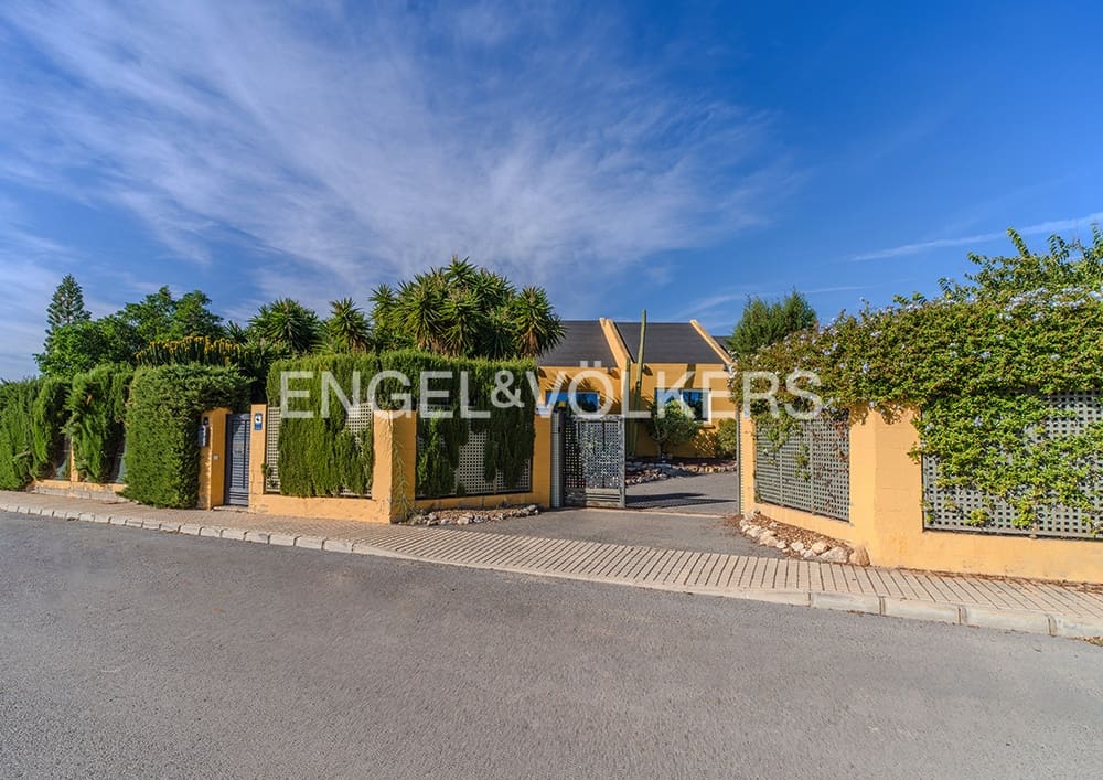 Chalet de 5 habitaciones en Muchamiel / Mutxamel en venta con piscina garaje - 760.000 € (Ref: 9396542)