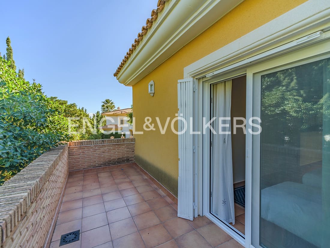 Chalet de 6 habitaciones en Muchamiel / Mutxamel en venta con piscina garaje - 635.000 € (Ref: 9414799)