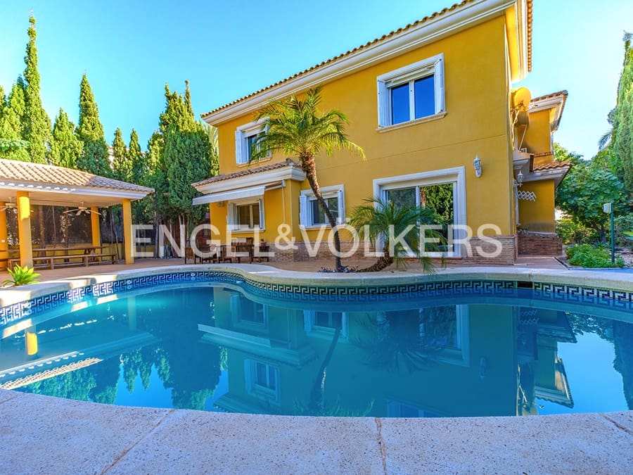 Chalet de 6 habitaciones en Muchamiel / Mutxamel en venta con piscina garaje - 635.000 € (Ref: 9414799)