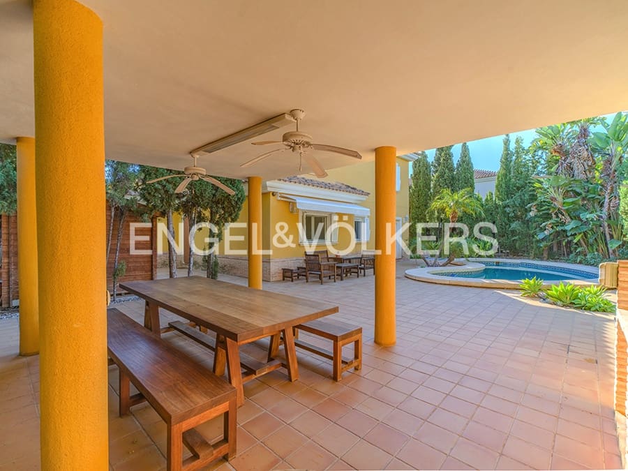 Chalet de 6 habitaciones en Muchamiel / Mutxamel en venta con piscina garaje - 635.000 € (Ref: 9414799)