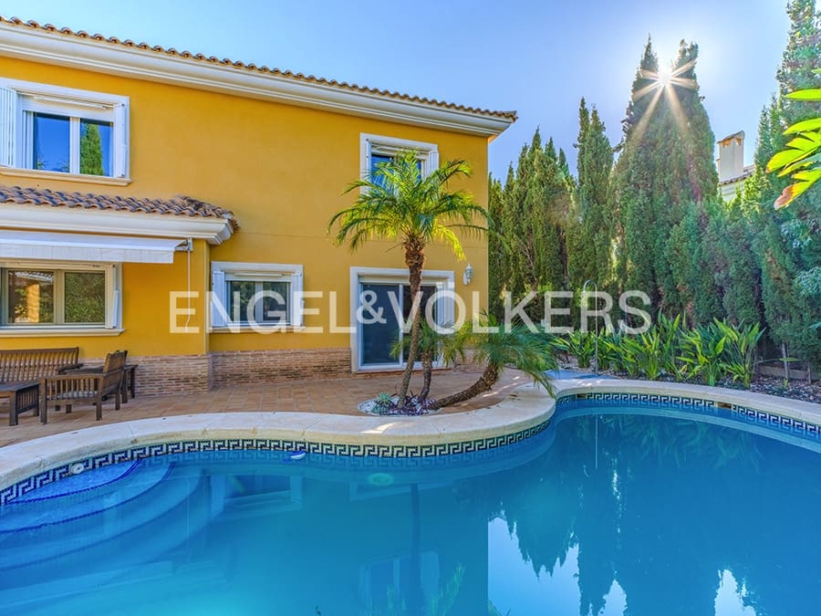 Chalet de 6 habitaciones en Muchamiel / Mutxamel en venta con piscina garaje - 635.000 € (Ref: 9414799)