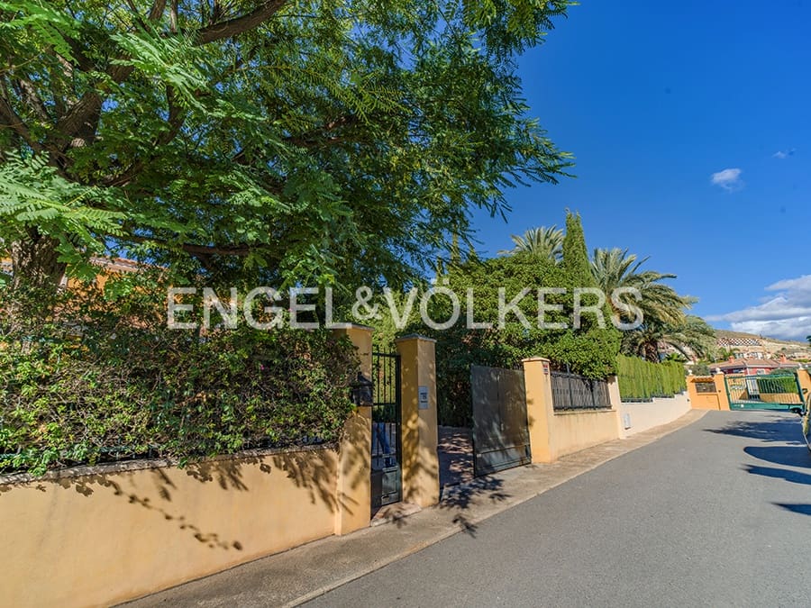 Chalet de 6 habitaciones en Muchamiel / Mutxamel en venta con piscina garaje - 635.000 € (Ref: 9414799)