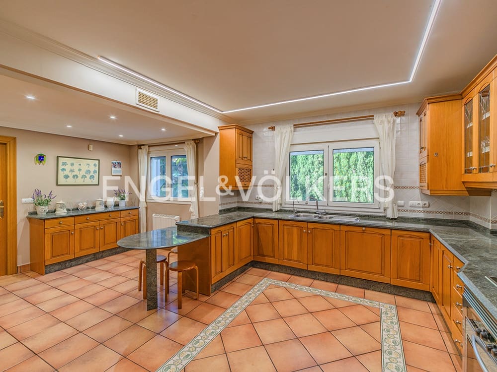 Chalet de 6 habitaciones en Muchamiel / Mutxamel en venta con piscina garaje - 635.000 € (Ref: 9414799)