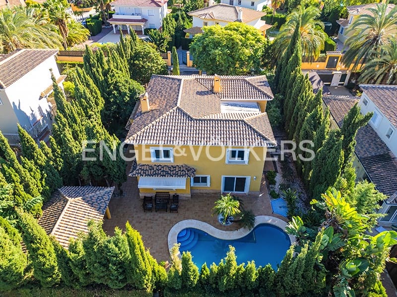 Chalet de 6 habitaciones en Muchamiel / Mutxamel en venta con piscina garaje - 635.000 € (Ref: 9414799)