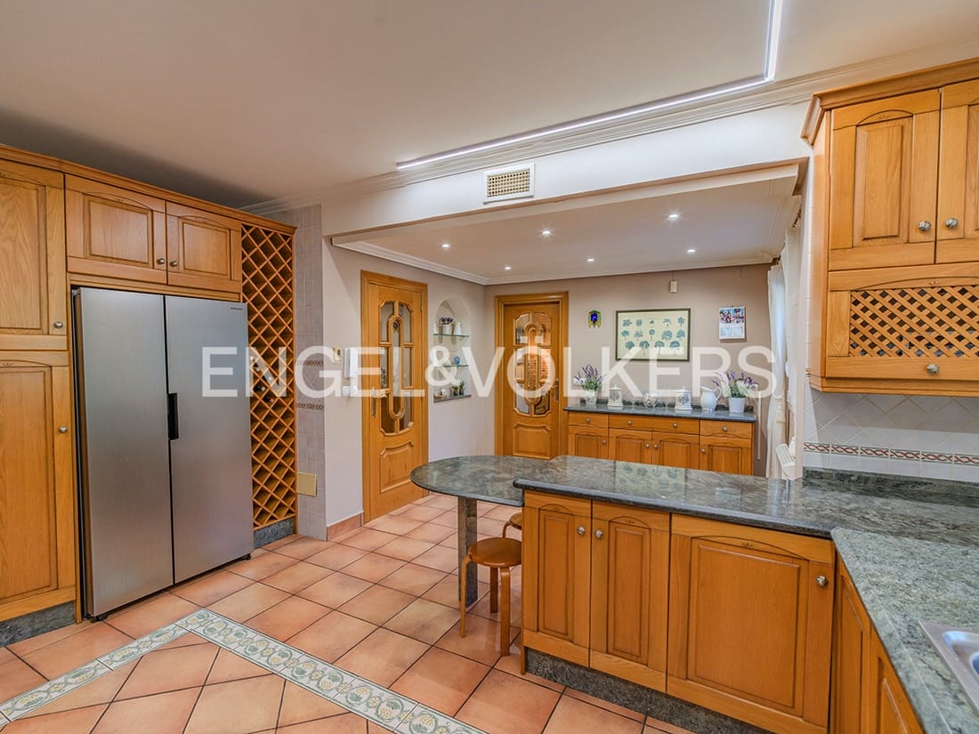 Chalet de 6 habitaciones en Muchamiel / Mutxamel en venta con piscina garaje - 635.000 € (Ref: 9414799)