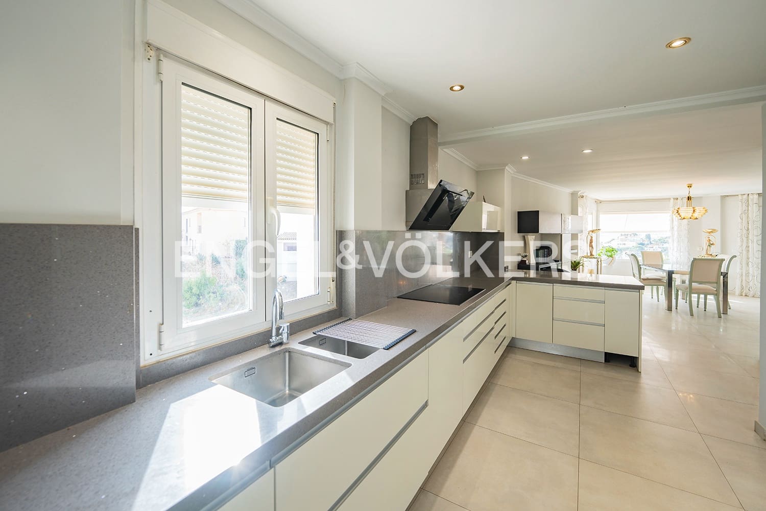 5 sovrum Villa till salu i El Campello med pool garage - 1 150 000 € (Ref: 9428697)