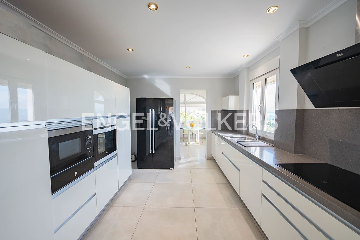 5 sovrum Villa till salu i El Campello med pool garage - 1 150 000 € (Ref: 9428697)