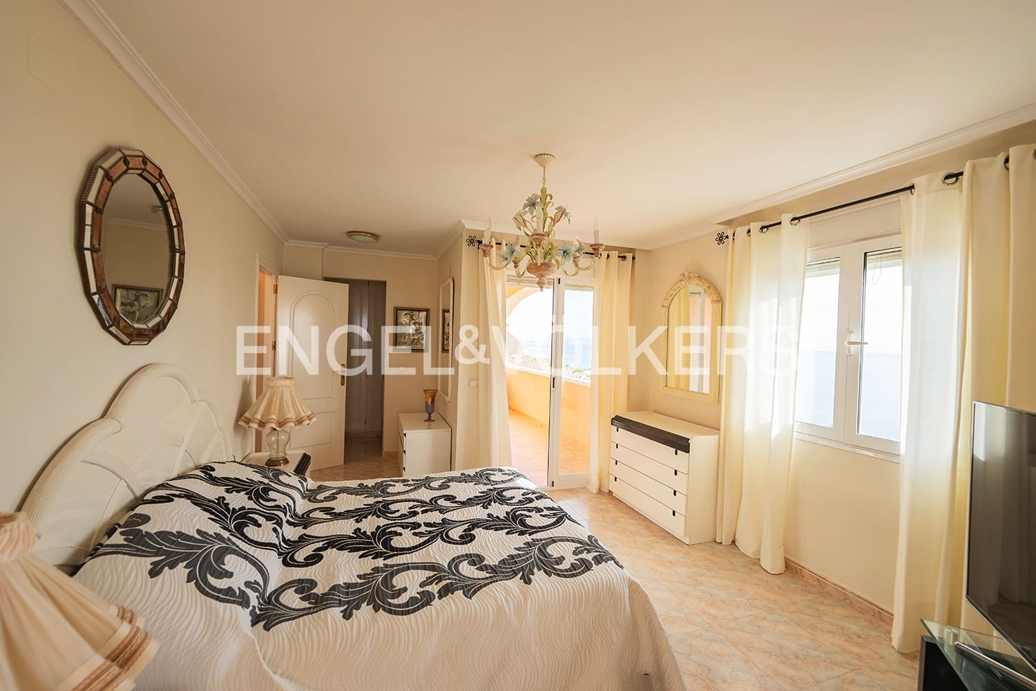 5 sovrum Villa till salu i El Campello med pool garage - 1 150 000 € (Ref: 9428697)