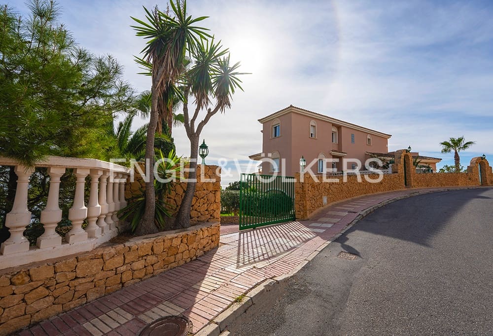 5 sovrum Villa till salu i El Campello med pool garage - 1 150 000 € (Ref: 9428697)