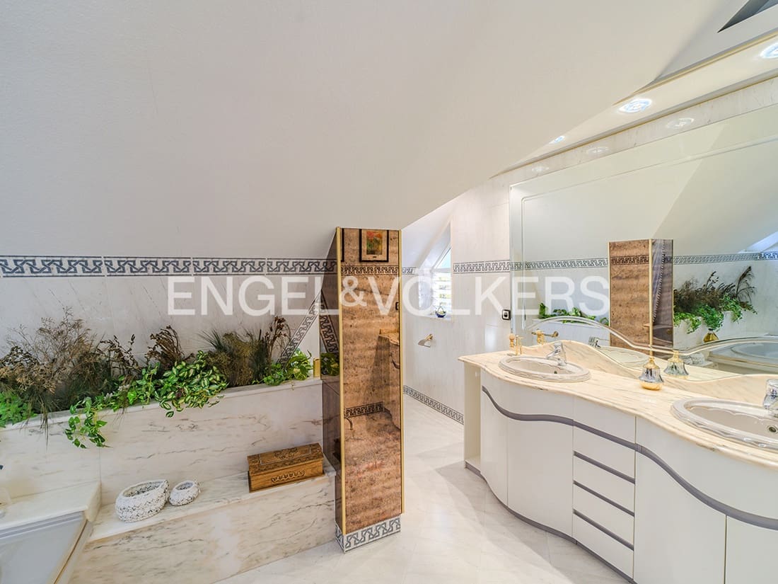 5 chambre Villa/Maison à vendre à San Vicente / Sant Vicent del Raspeig avec piscine garage - 715 000 € (Ref: 9432398)