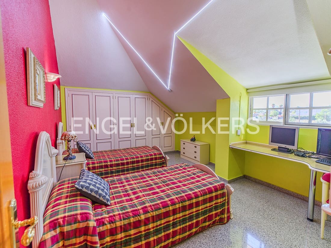 5 chambre Villa/Maison à vendre à San Vicente / Sant Vicent del Raspeig avec piscine garage - 715 000 € (Ref: 9432398)