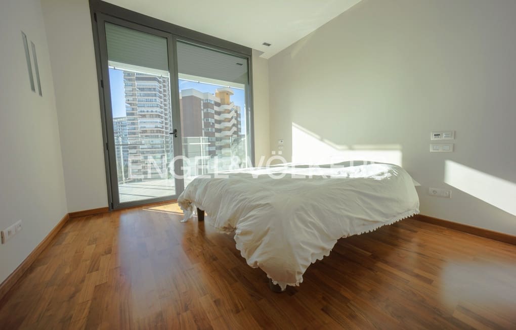 Apartamento de 3 habitaciones en Alicante / Alacant ciudad en venta con piscina garaje - 895.000 € (Ref: 9525735)