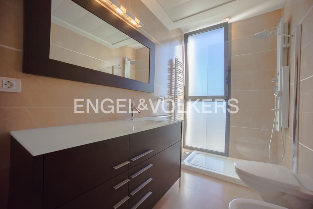 Apartamento de 3 habitaciones en Alicante / Alacant ciudad en venta con piscina garaje - 895.000 € (Ref: 9525735)