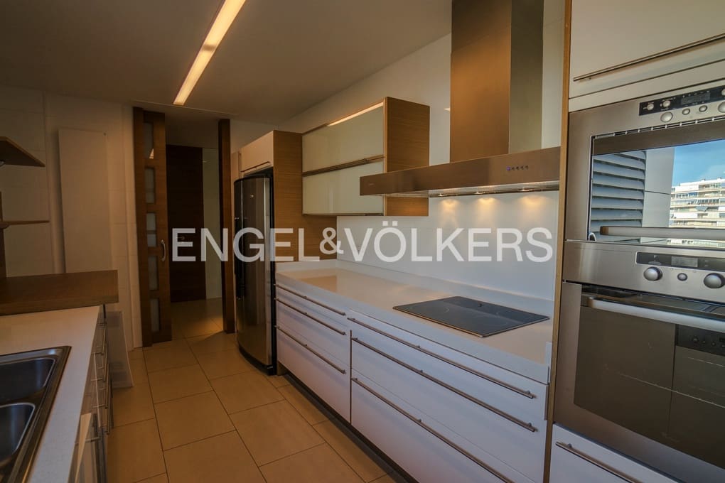 Apartamento de 3 habitaciones en Alicante / Alacant ciudad en venta con piscina garaje - 895.000 € (Ref: 9525735)