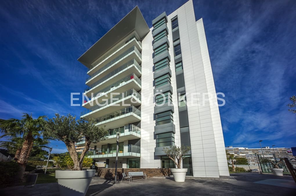 Apartamento de 3 habitaciones en Alicante / Alacant ciudad en venta con piscina garaje - 895.000 € (Ref: 9525735)