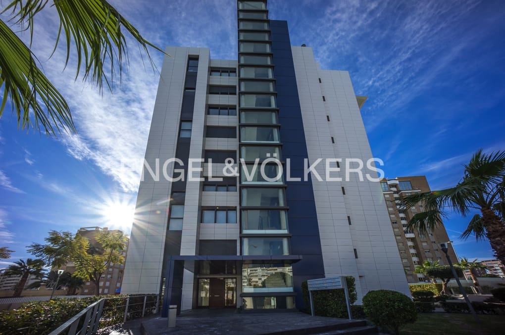 Apartamento de 3 habitaciones en Alicante / Alacant ciudad en venta con piscina garaje - 895.000 € (Ref: 9525735)