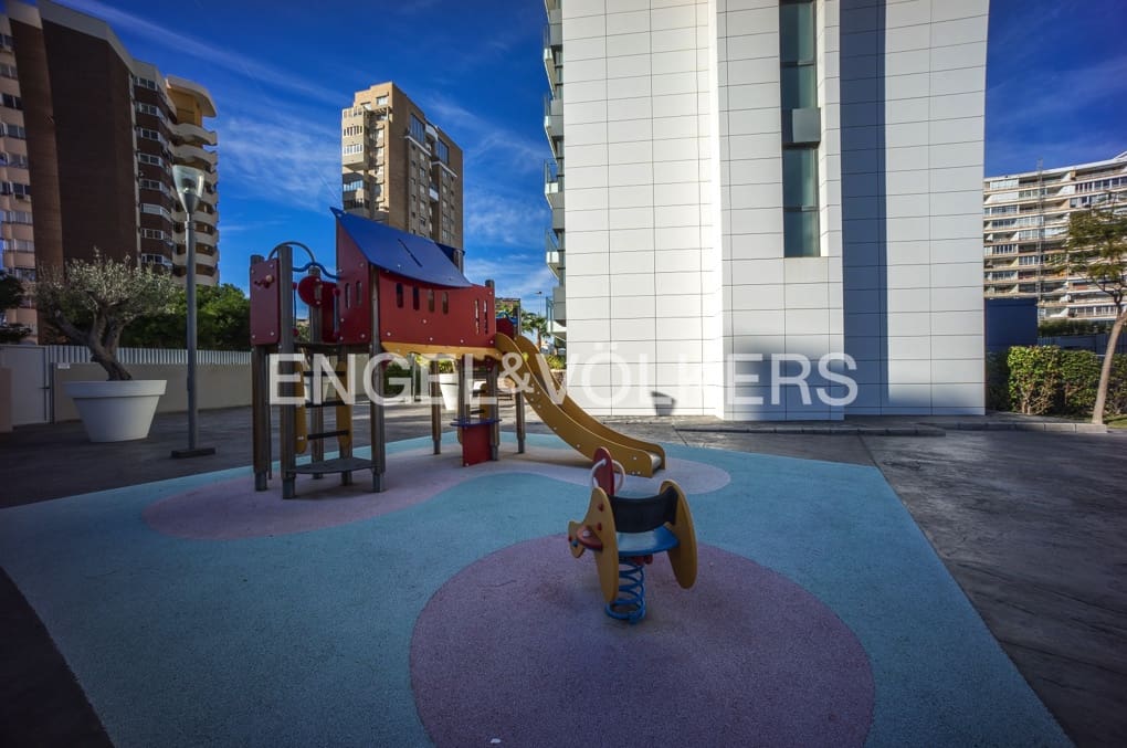 Apartamento de 3 habitaciones en Alicante / Alacant ciudad en venta con piscina garaje - 895.000 € (Ref: 9525735)