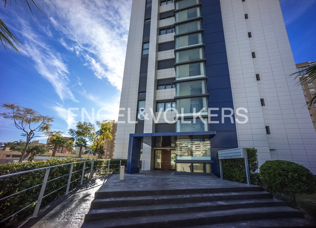 Apartamento de 3 habitaciones en Alicante / Alacant ciudad en venta con piscina garaje - 895.000 € (Ref: 9525735)