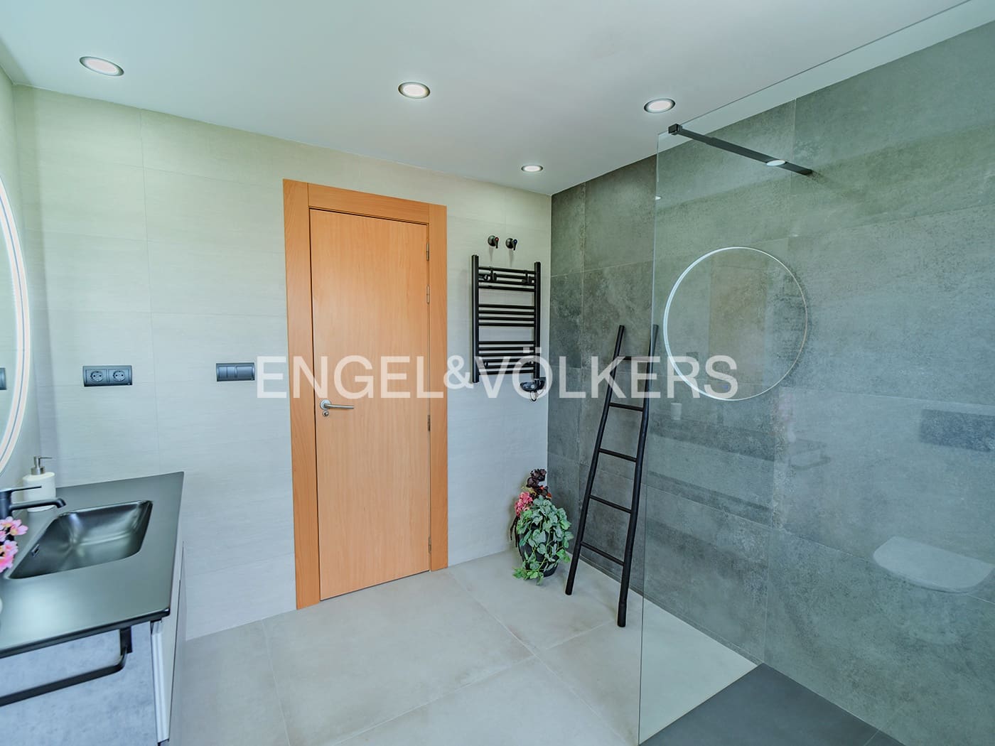 4 Zimmer Bungalow zu verkaufen in Alicante / Alacant Stadt mit Pool Garage - 790.000 € (Ref: 9562287)