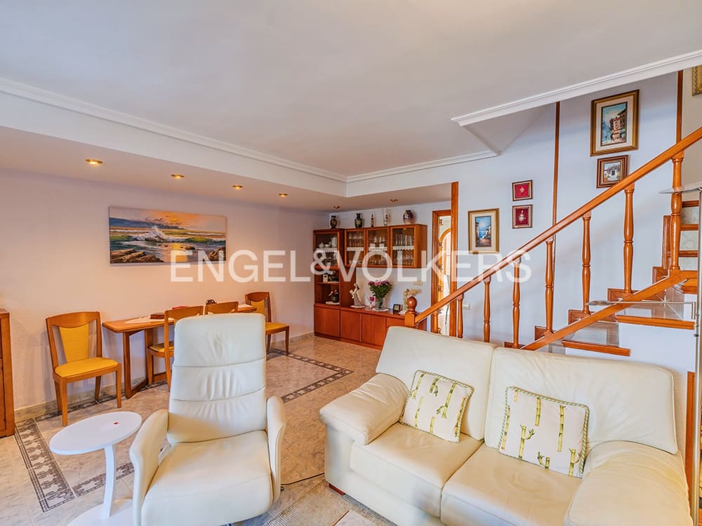 4 chambre Bungalow à vendre à Alicante ville avec piscine garage - 585 000 € (Ref: 9588096)