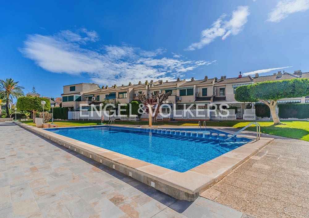 4 chambre Bungalow à vendre à Alicante ville avec piscine garage - 585 000 € (Ref: 9588096)