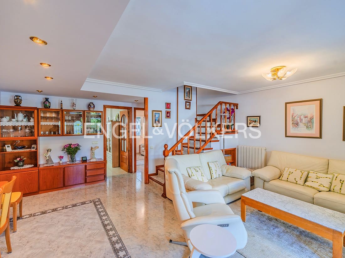 4 chambre Bungalow à vendre à Alicante ville avec piscine garage - 585 000 € (Ref: 9588096)