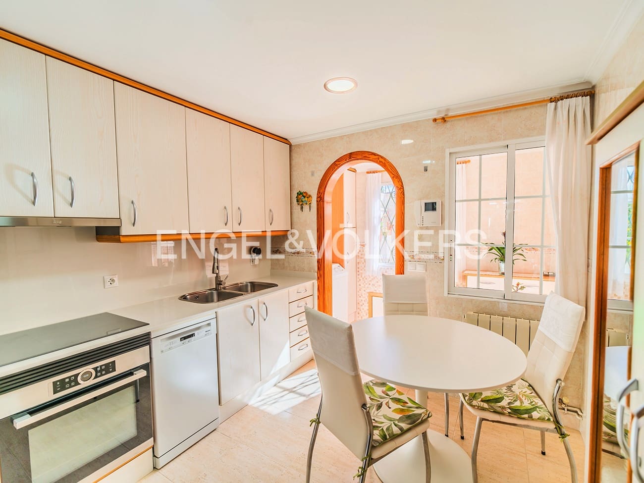 4 chambre Bungalow à vendre à Alicante ville avec piscine garage - 585 000 € (Ref: 9588096)