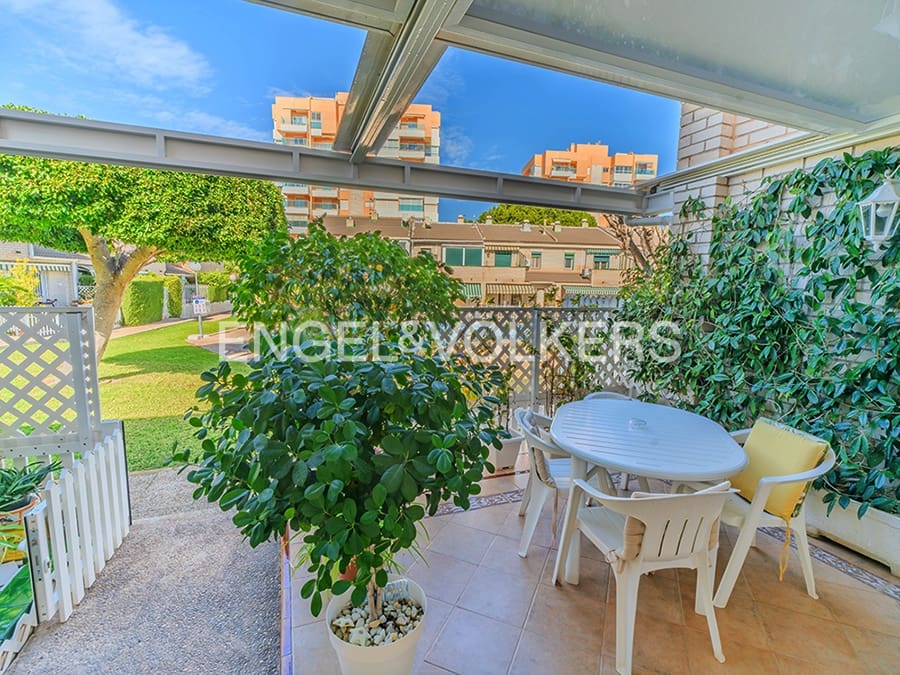 4 chambre Bungalow à vendre à Alicante ville avec piscine garage - 585 000 € (Ref: 9588096)