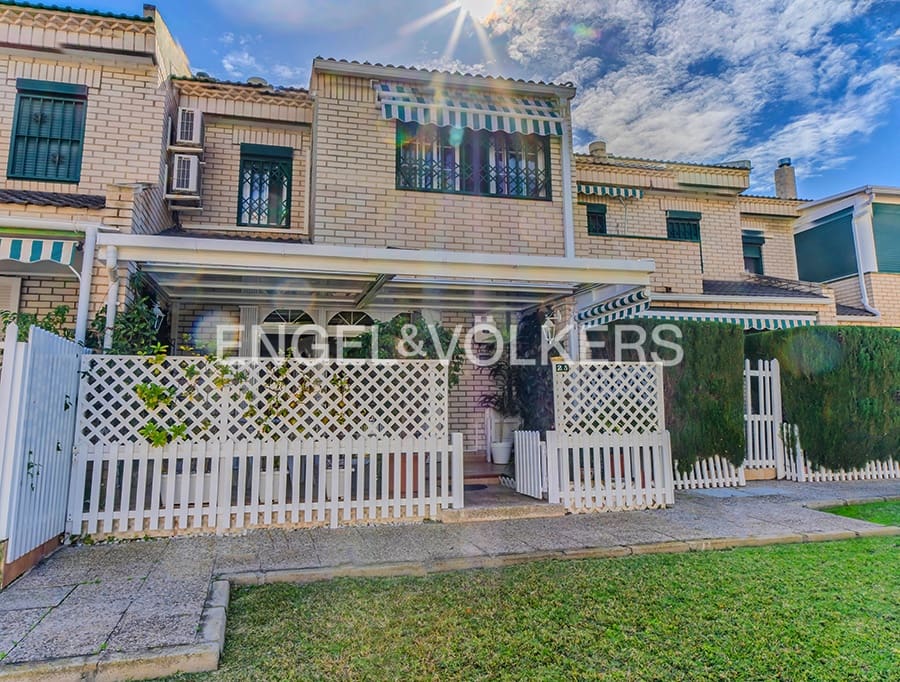 4 chambre Bungalow à vendre à Alicante ville avec piscine garage - 585 000 € (Ref: 9588096)