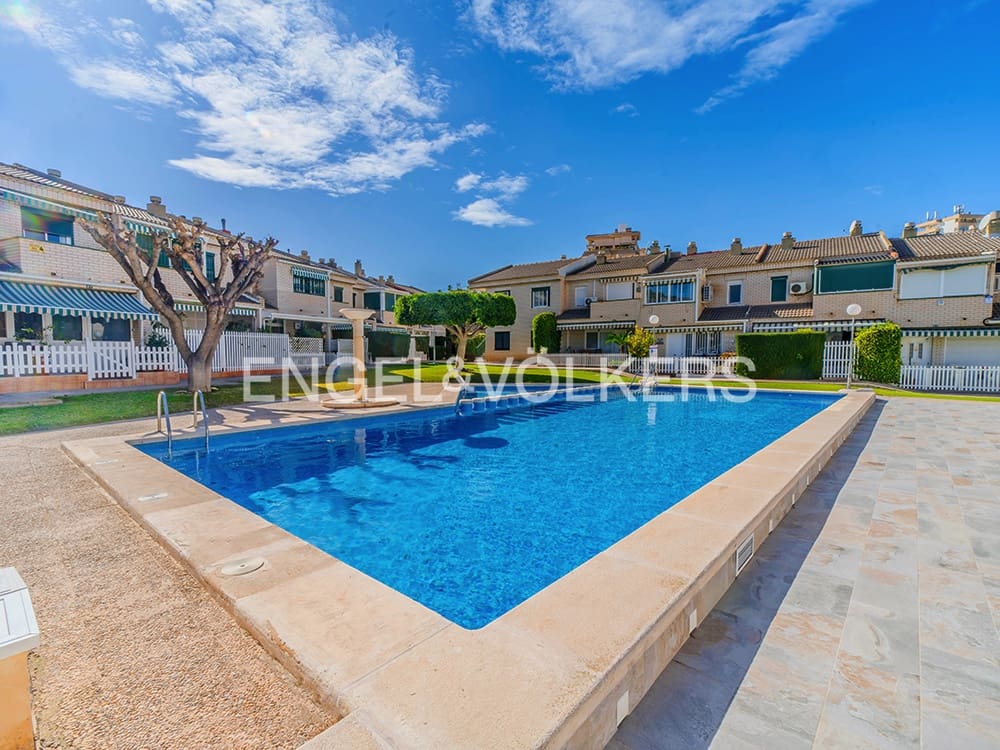 4 chambre Bungalow à vendre à Alicante ville avec piscine garage - 585 000 € (Ref: 9588096)