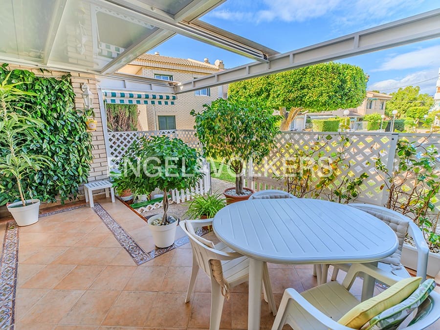 4 chambre Bungalow à vendre à Alicante ville avec piscine garage - 585 000 € (Ref: 9588096)