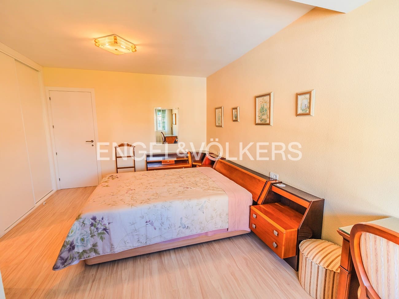 4 chambre Bungalow à vendre à Alicante ville avec piscine garage - 585 000 € (Ref: 9588096)