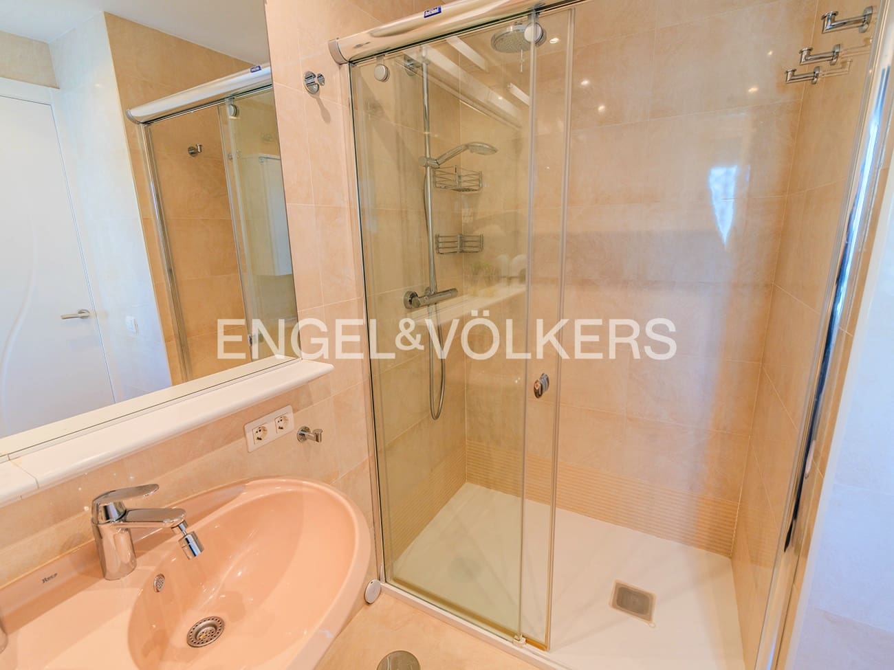 4 chambre Bungalow à vendre à Alicante ville avec piscine garage - 585 000 € (Ref: 9588096)