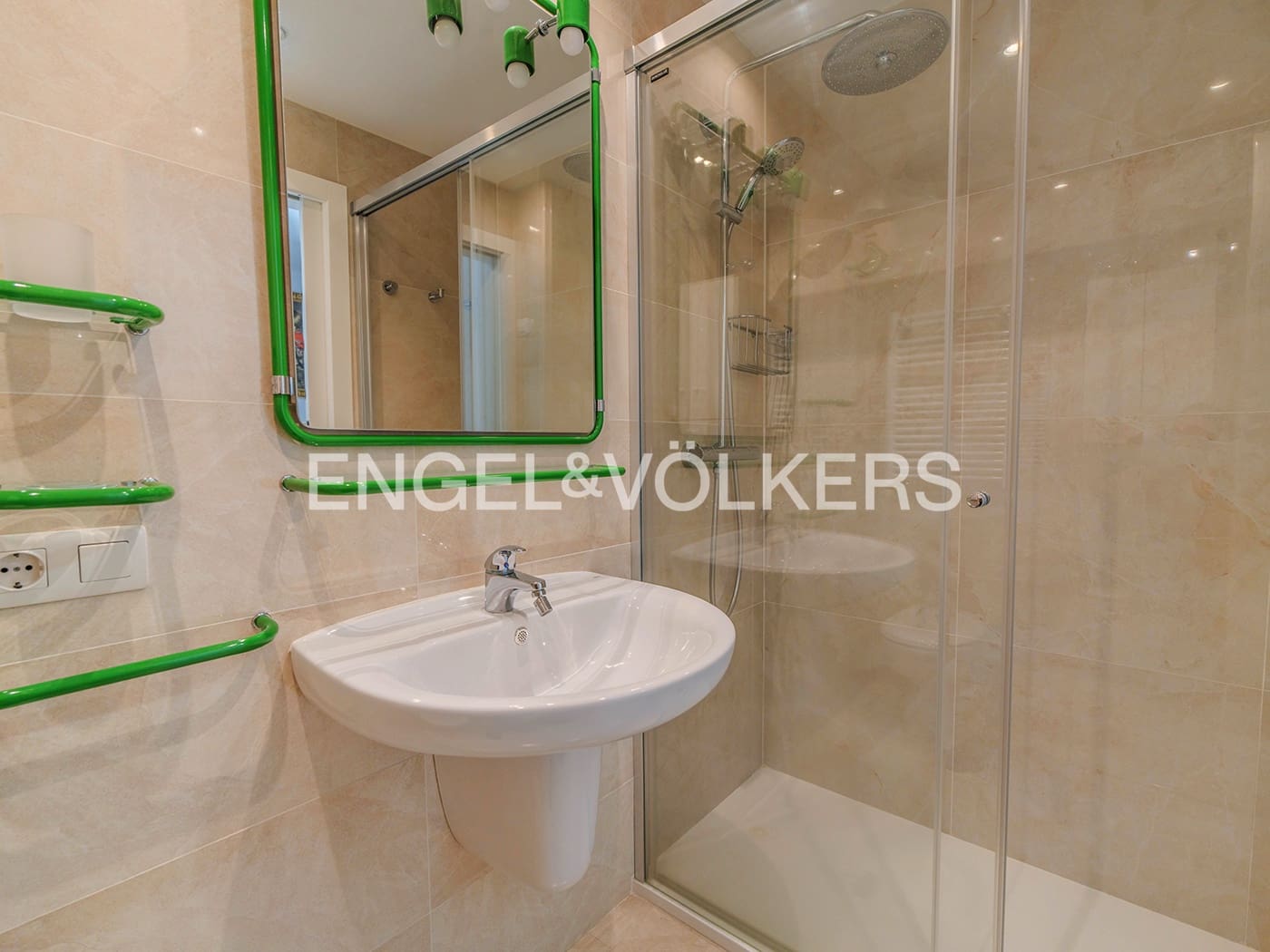 4 chambre Bungalow à vendre à Alicante ville avec piscine garage - 585 000 € (Ref: 9588096)