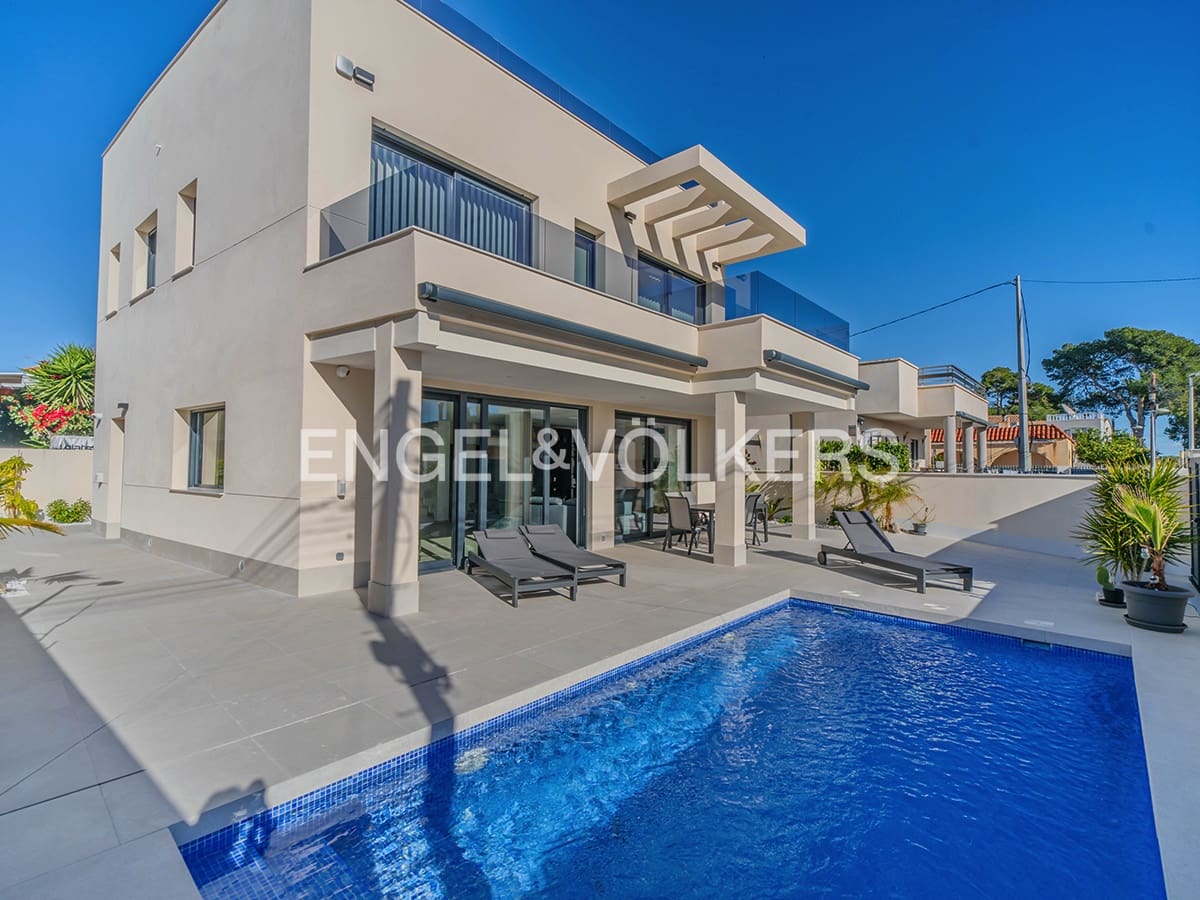 4 bedroom Villa for sale in La Marina with pool garage - € 660,000 (Ref: 9588226)