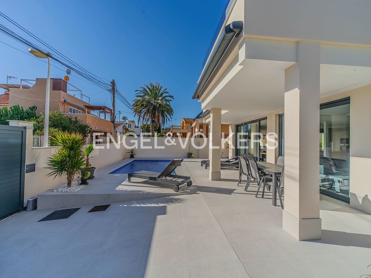 4 bedroom Villa for sale in La Marina with pool garage - € 660,000 (Ref: 9588226)