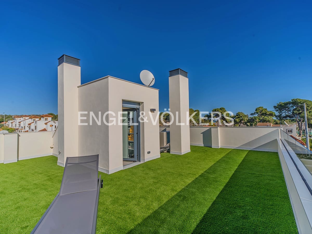 4 bedroom Villa for sale in La Marina with pool garage - € 660,000 (Ref: 9588226)