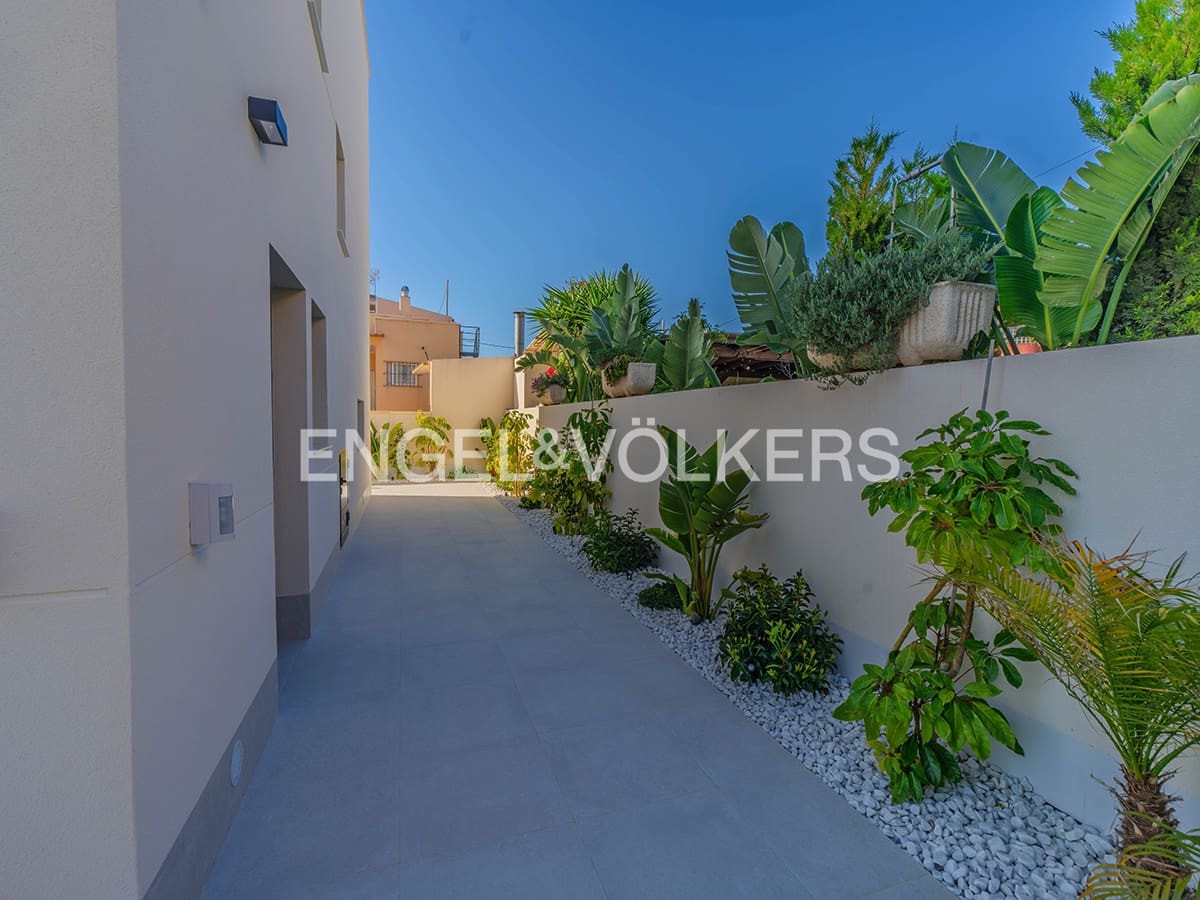 4 bedroom Villa for sale in La Marina with pool garage - € 660,000 (Ref: 9588226)