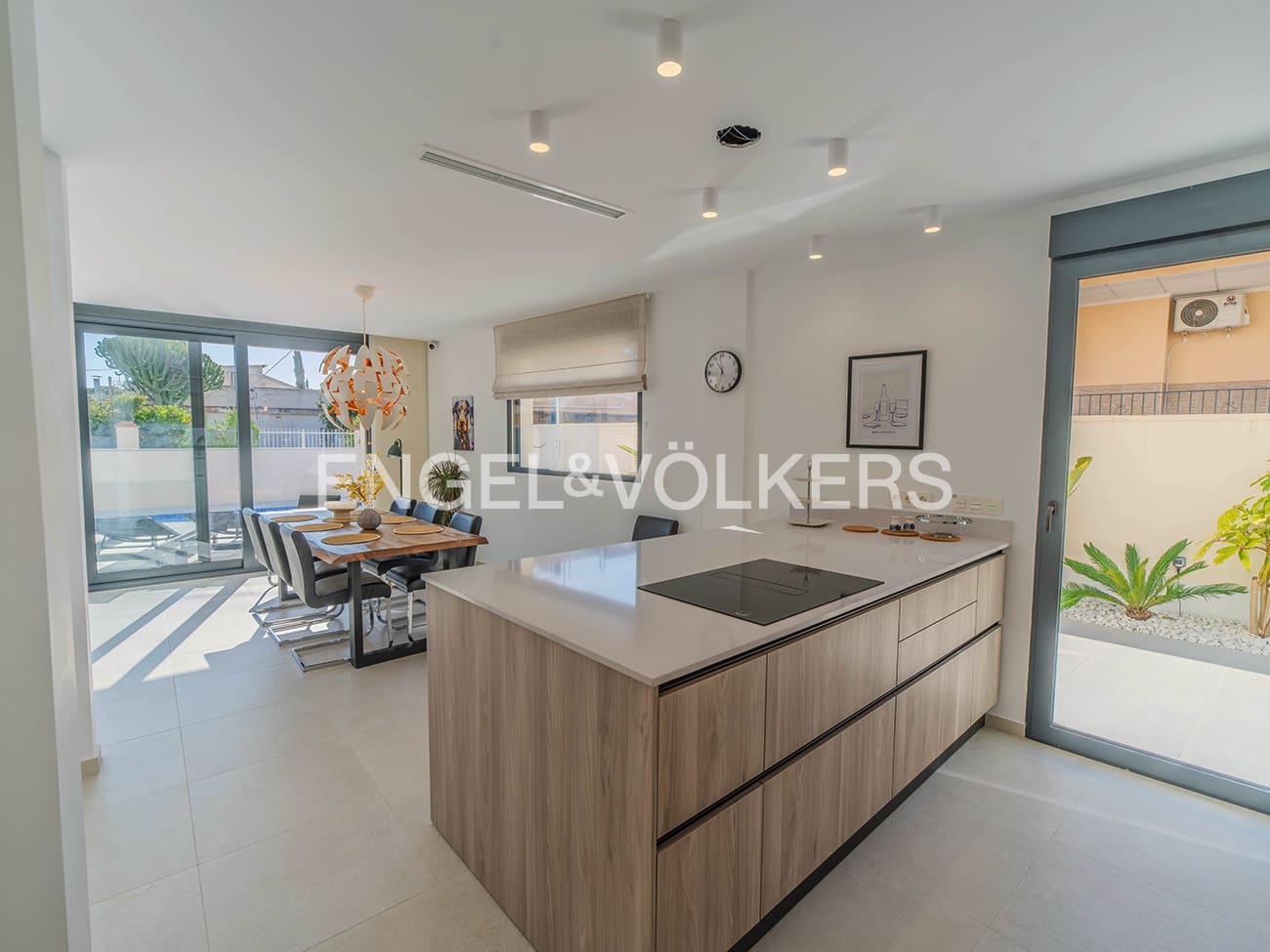 4 bedroom Villa for sale in La Marina with pool garage - € 660,000 (Ref: 9588226)