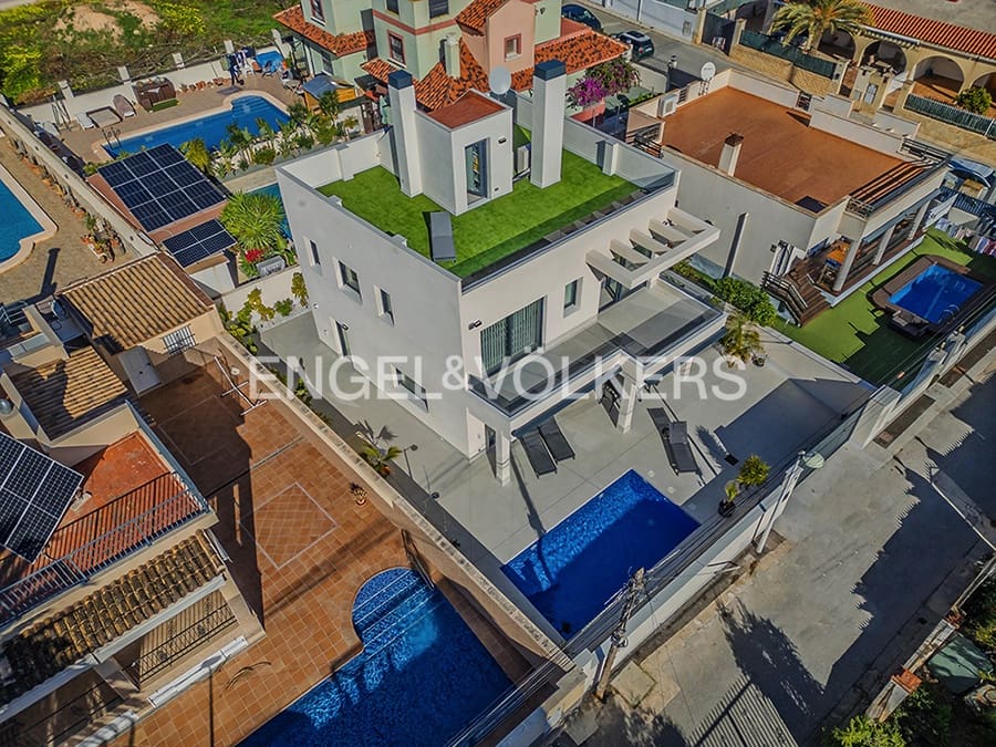 4 bedroom Villa for sale in La Marina with pool garage - € 660,000 (Ref: 9588226)