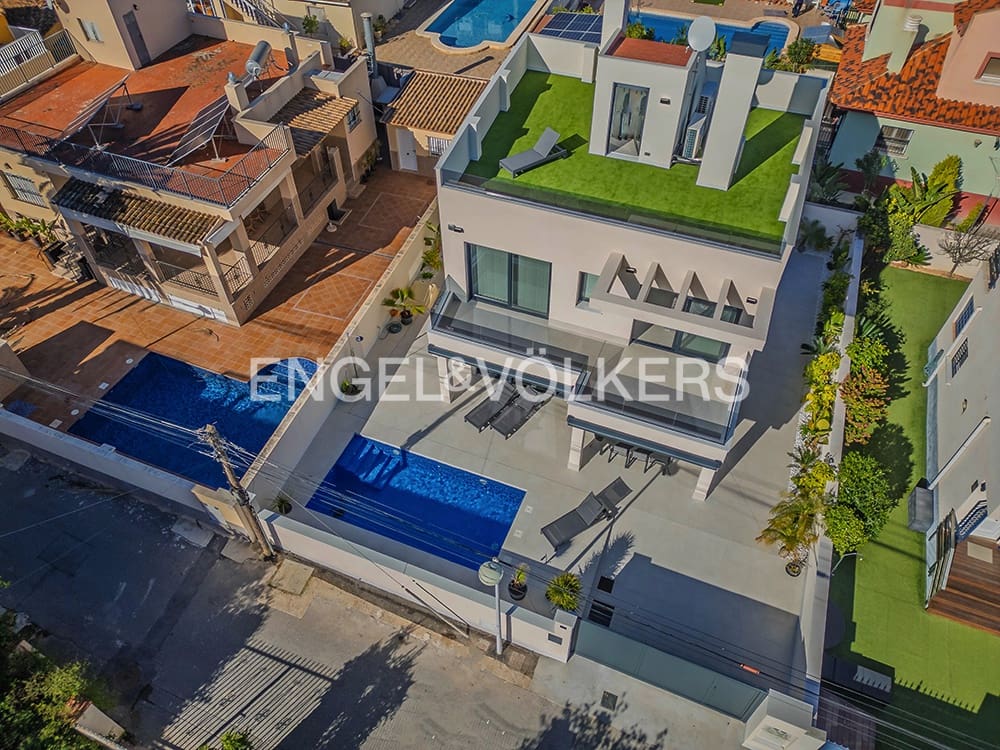 4 bedroom Villa for sale in La Marina with pool garage - € 660,000 (Ref: 9588226)