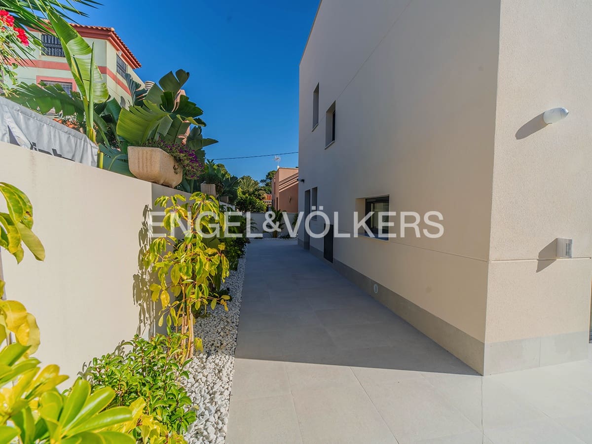 4 bedroom Villa for sale in La Marina with pool garage - € 660,000 (Ref: 9588226)