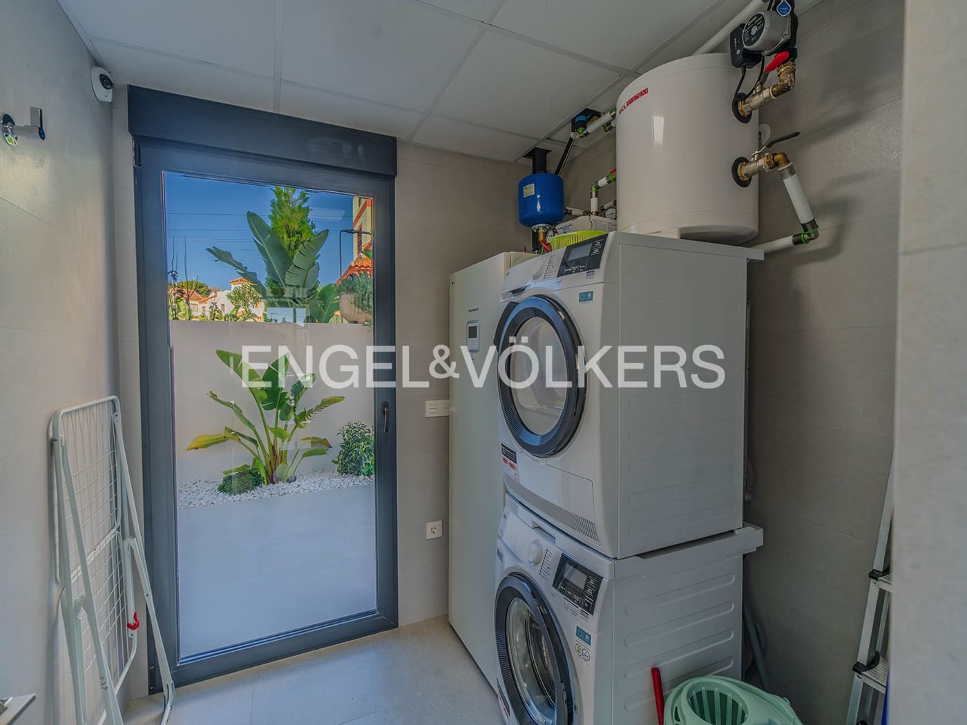 4 bedroom Villa for sale in La Marina with pool garage - € 660,000 (Ref: 9588226)