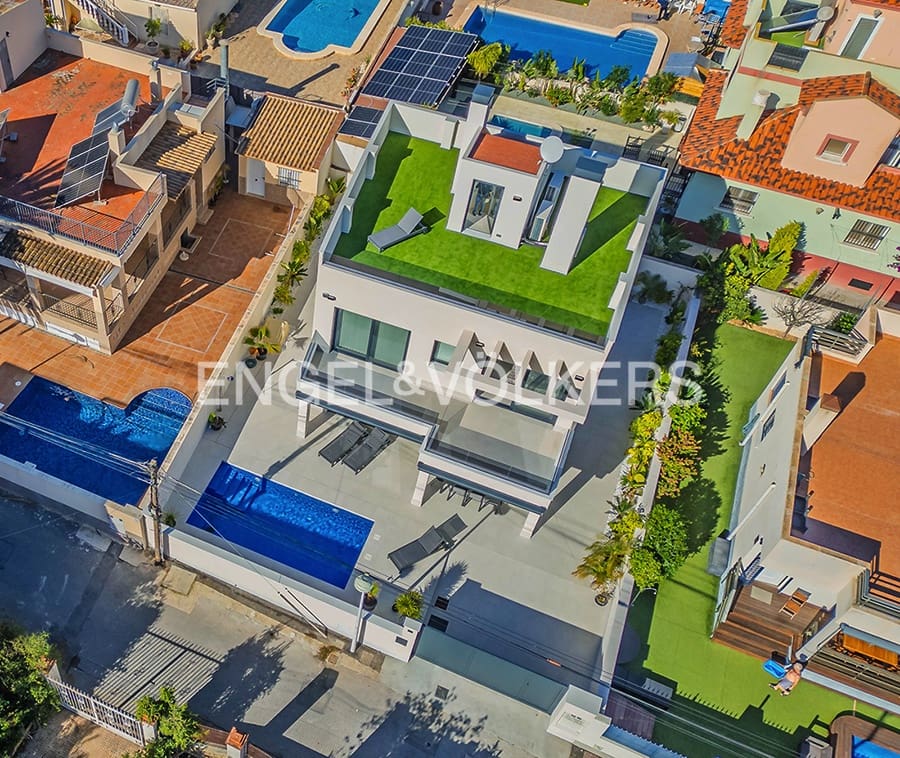 4 bedroom Villa for sale in La Marina with pool garage - € 660,000 (Ref: 9588226)