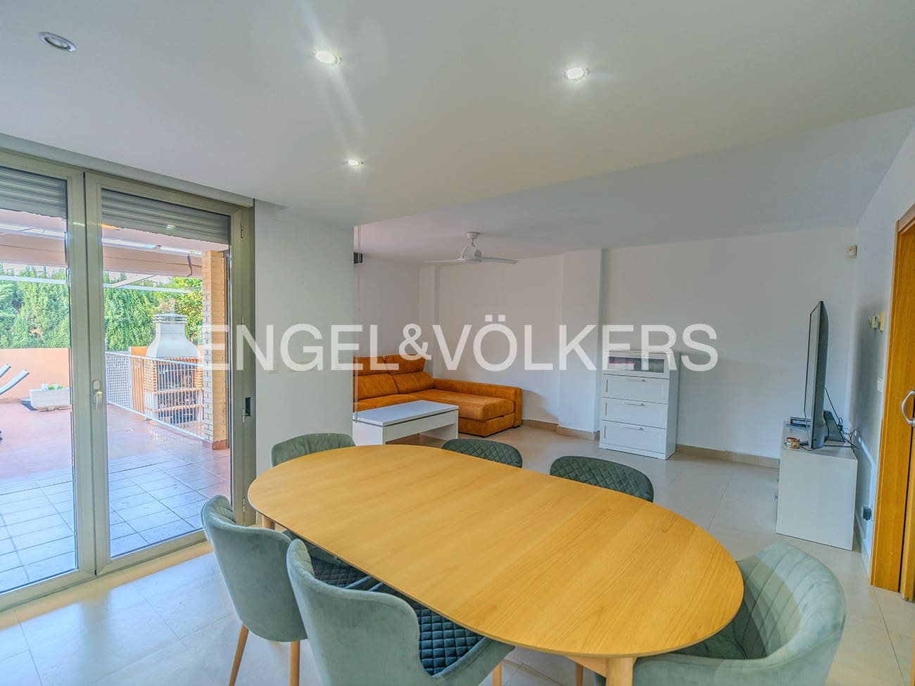 5 sovrum Bungalow till salu i Alicante stad med pool garage - 690 000 € (Ref: 9610226)