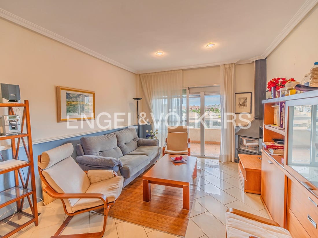 2 soveværelse Lejlighed til salg i Alicante by med swimmingpool garage - € 375.000 (Ref: 9626451)